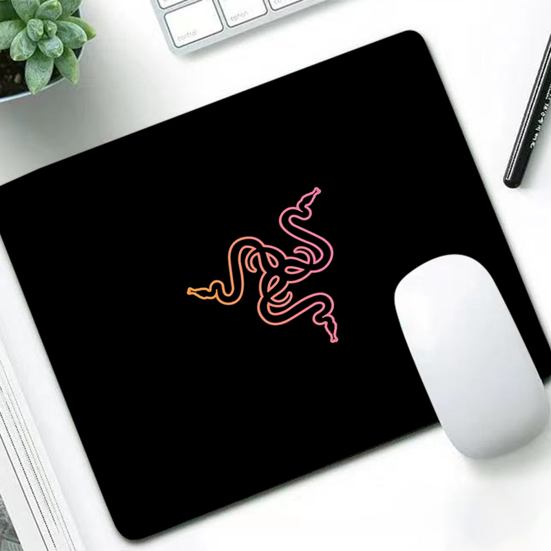 Tech Gaming Accessories - Razer 高級マウスパッド アニメ ゲーマー デスクマット PC