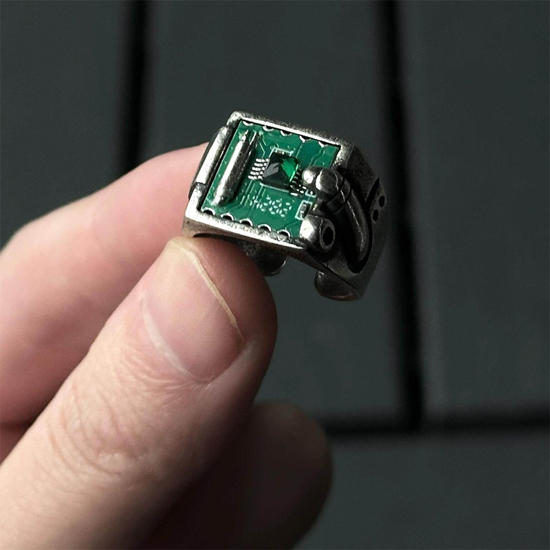 テクノロジーにインスパイアされたPCBパターンリングジュエリ - Tech Accessories Industry のレビューと価格